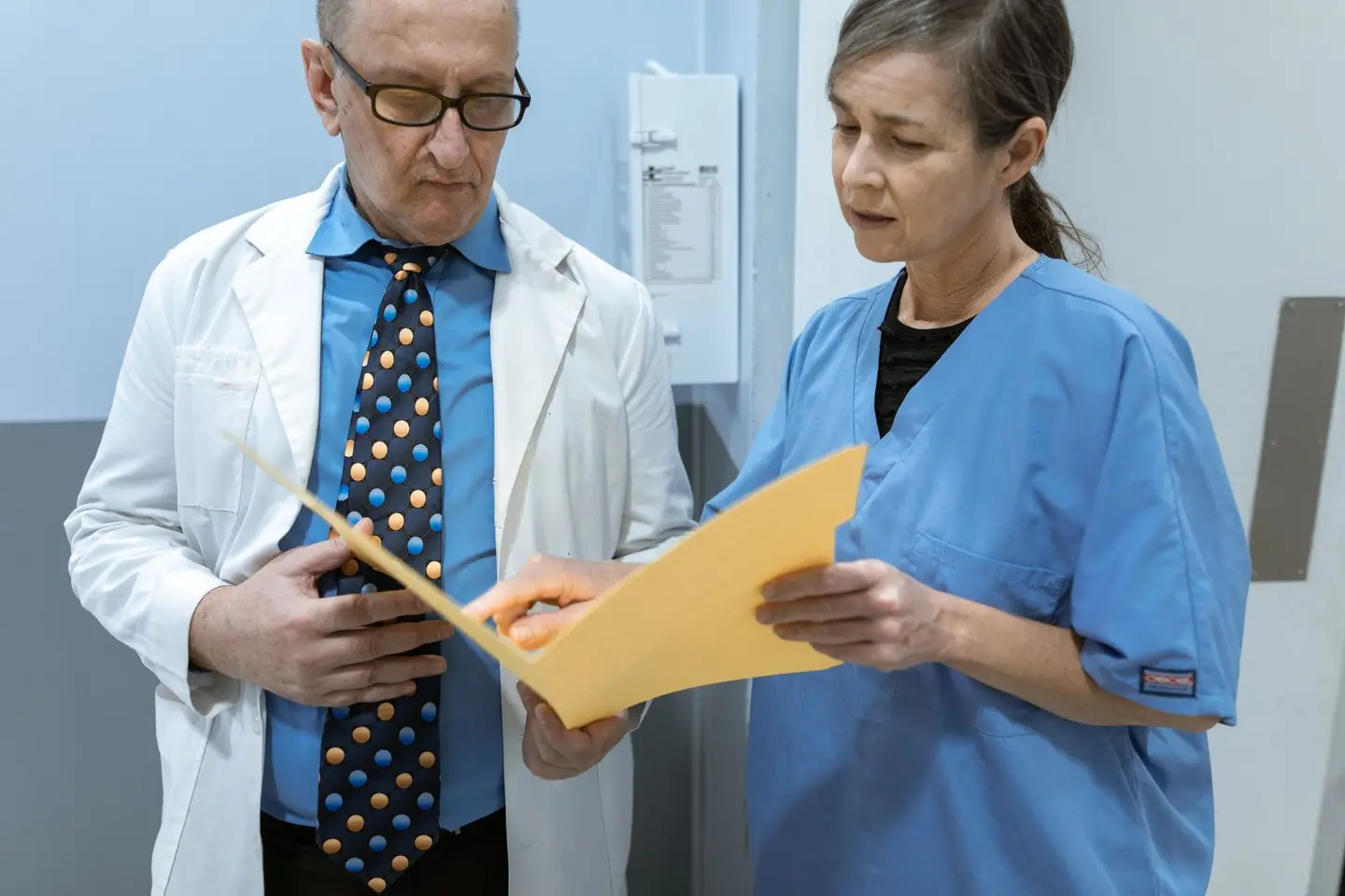 Healthcare Workers having a Discussion